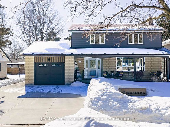 3rd image of 74 Inwood Cres