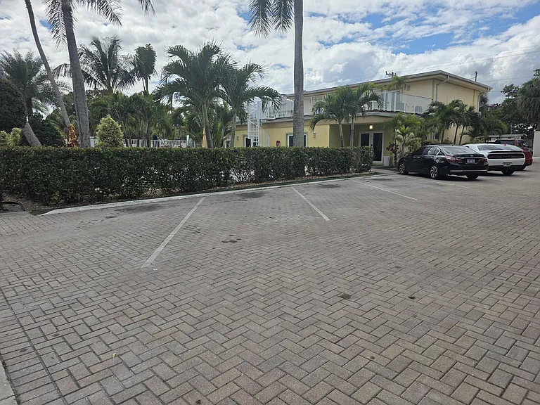 911 N Federal Hwy #205 — Photo 11