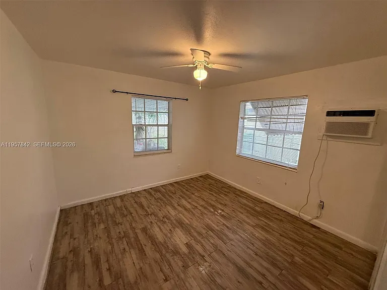 34 SW 5th St #2 — Photo 7