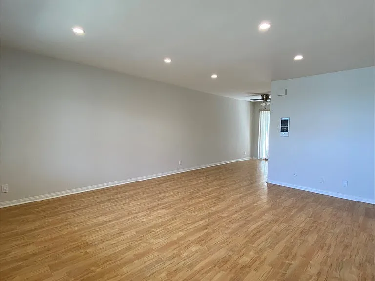 665 W 34th St #7 — Photo 3