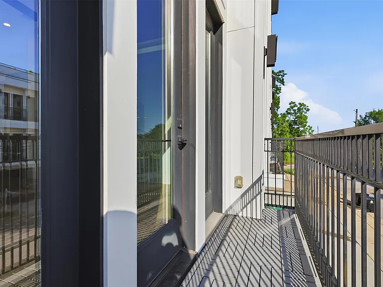 2213 Francis St — Photo 14