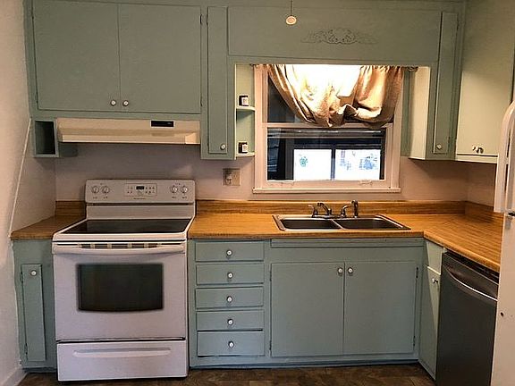 2nd image of 160 Dogwood Ln