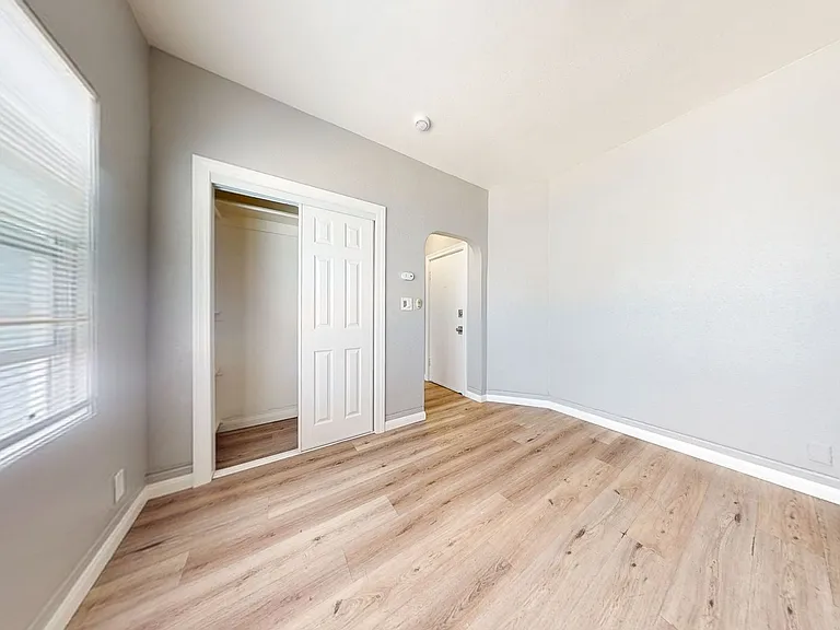 5452 Bancroft Ave — Photo 5