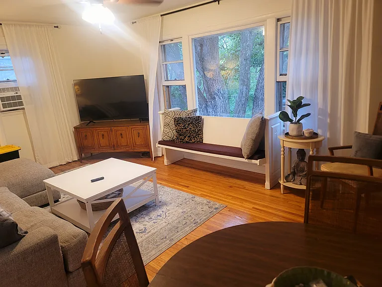 621 51st Ave NE — Photo 3