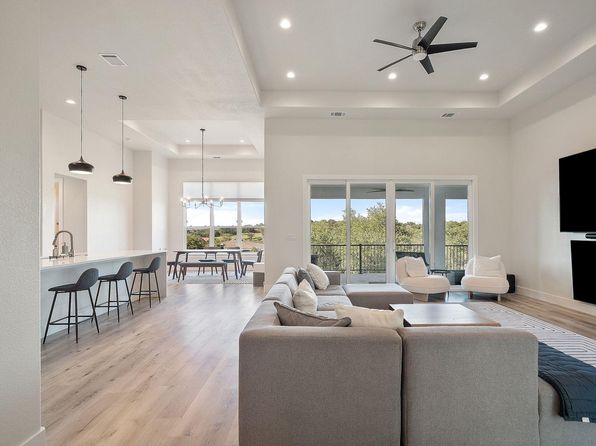 20704 Leaning Oak Dr