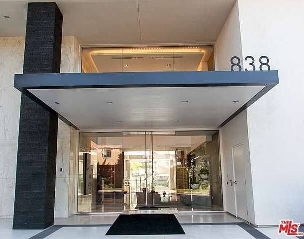 1st image of 838 N Doheny Dr APT 705