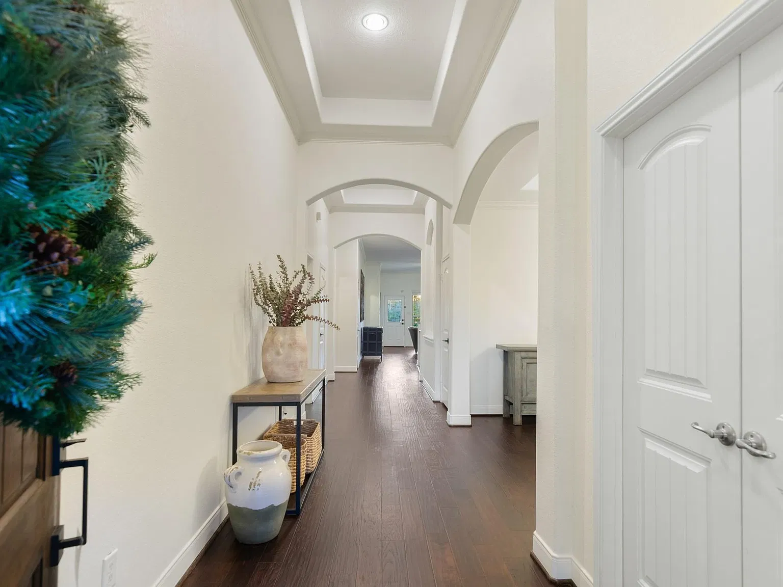 3 bed, 2.5 bath, 2354 sqft, $3,150 — Photo 2