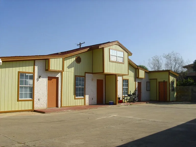 421 Hilltop Rd — Photo 10
