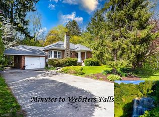 3 Fallsview Rd, Hamilton, ON L9H 5J7