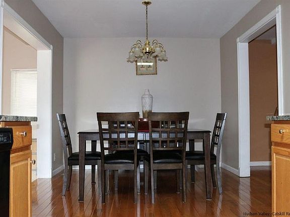 5th image of 84 Canterbury Dr