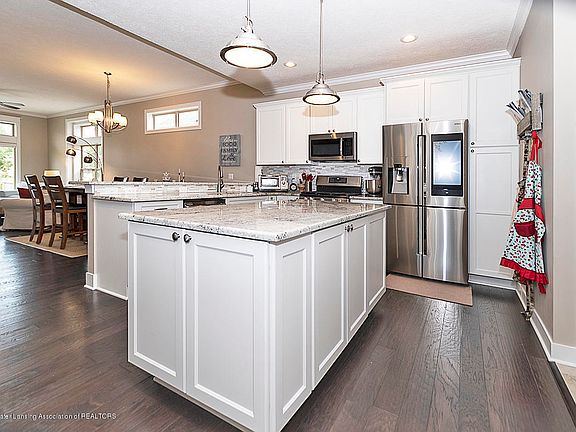 2nd image of 3924 Sierra Hts #39