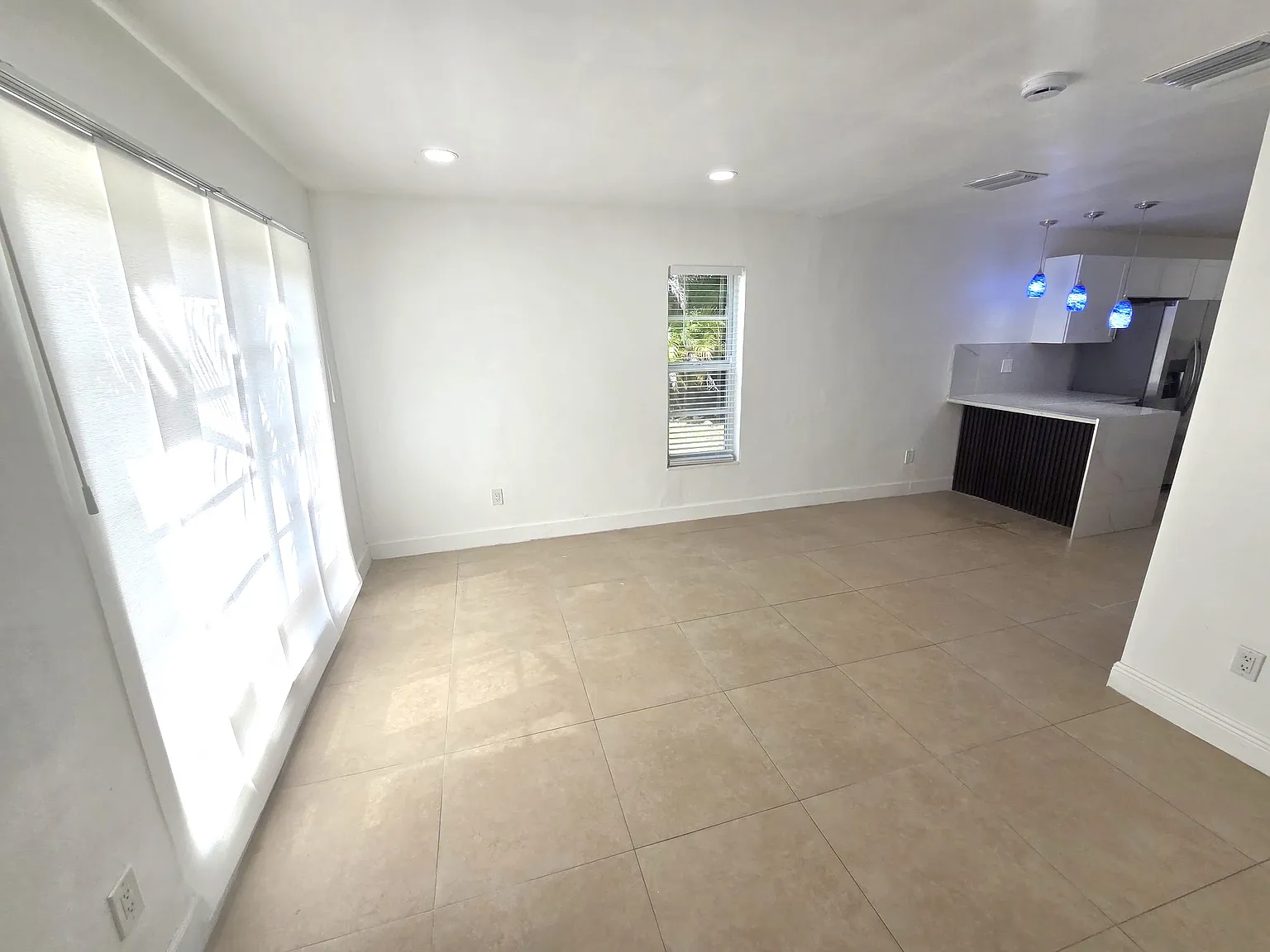 4 bed, 1215 sqft, $2,790 — Photo 4