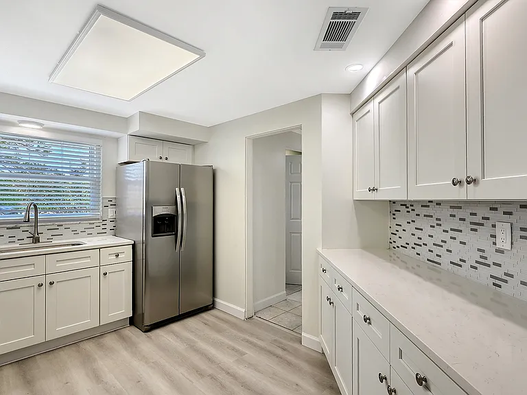 2512 Post Rd — Photo 12