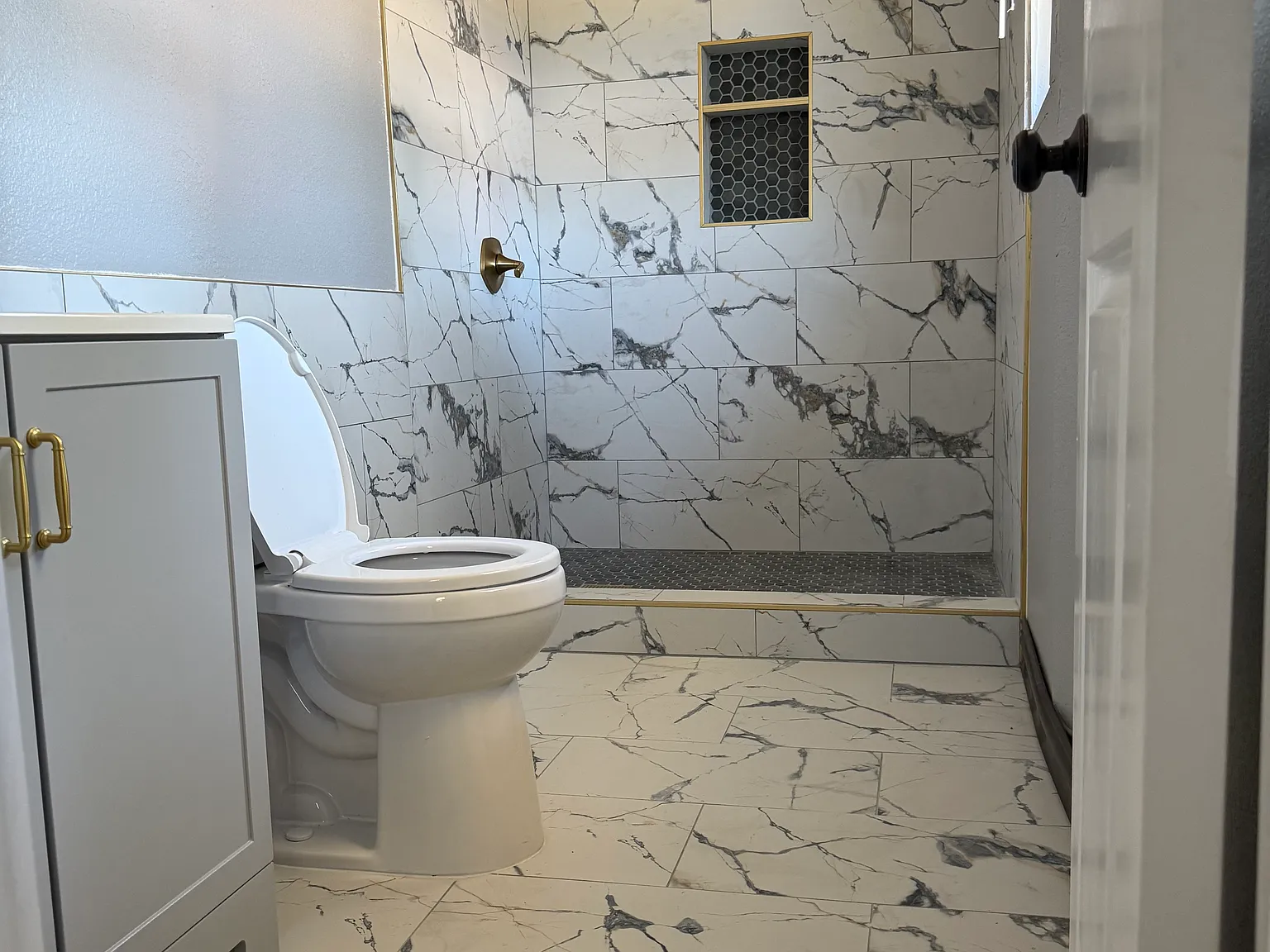 3 bed, 1214 sqft, $2,200 — Photo 2