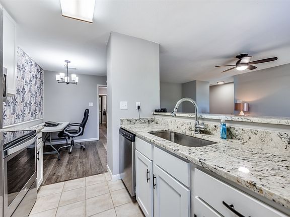 3rd image of 5981 Arapaho Rd APT 1003