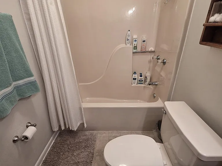102 S Claire Dr — Photo 22