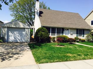 75 Dorset Ave, Albertson, NY 11507