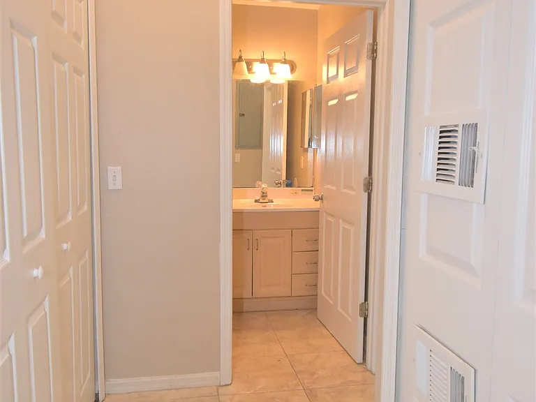 4406 E Mango Ter #B — Photo 8