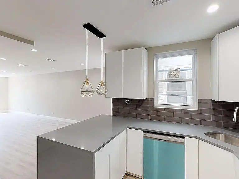 1909 Avenue M #2A — Photo 4