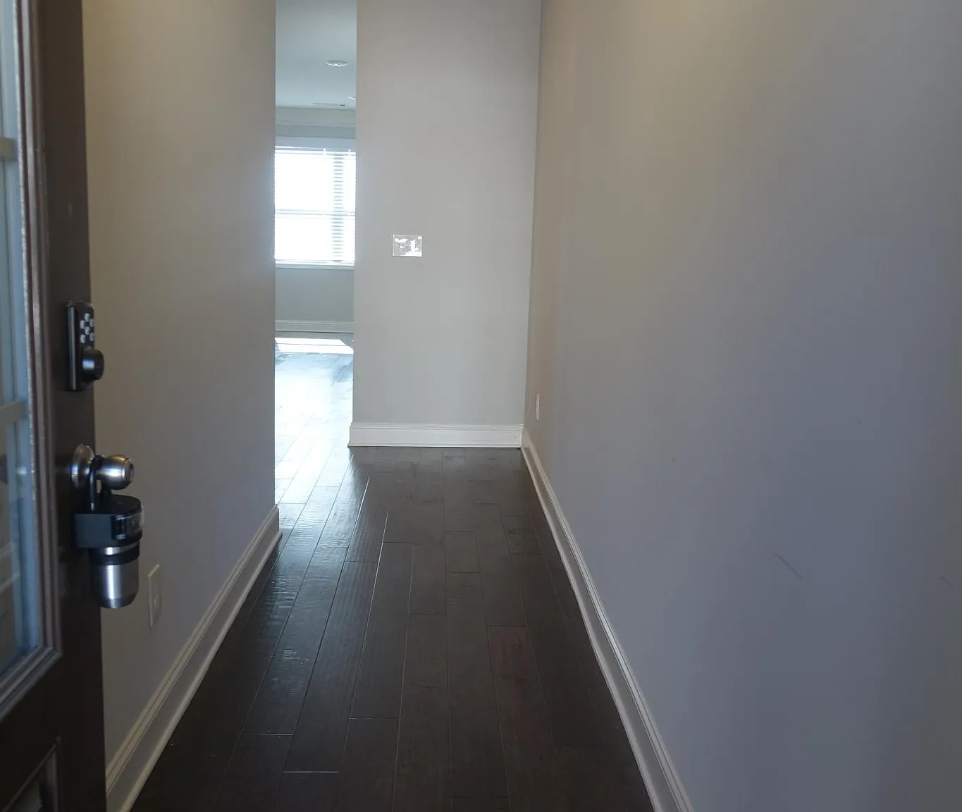 3 bed, 2.5 bath, 1850 sqft, $2,300 — Photo 3