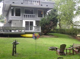 127 Walnut Rd, Kings Park, NY 11754