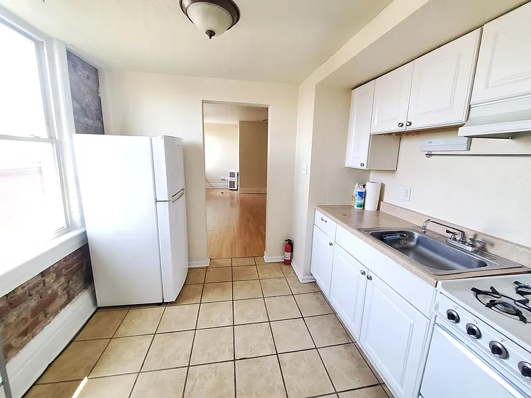 1123 Mary Ann St #3R — Photo 3
