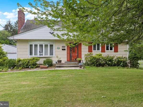 752 Park Ave, Belford, NJ 07718
