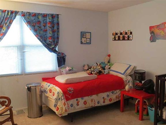 4th image of 408 Pinewood Dr