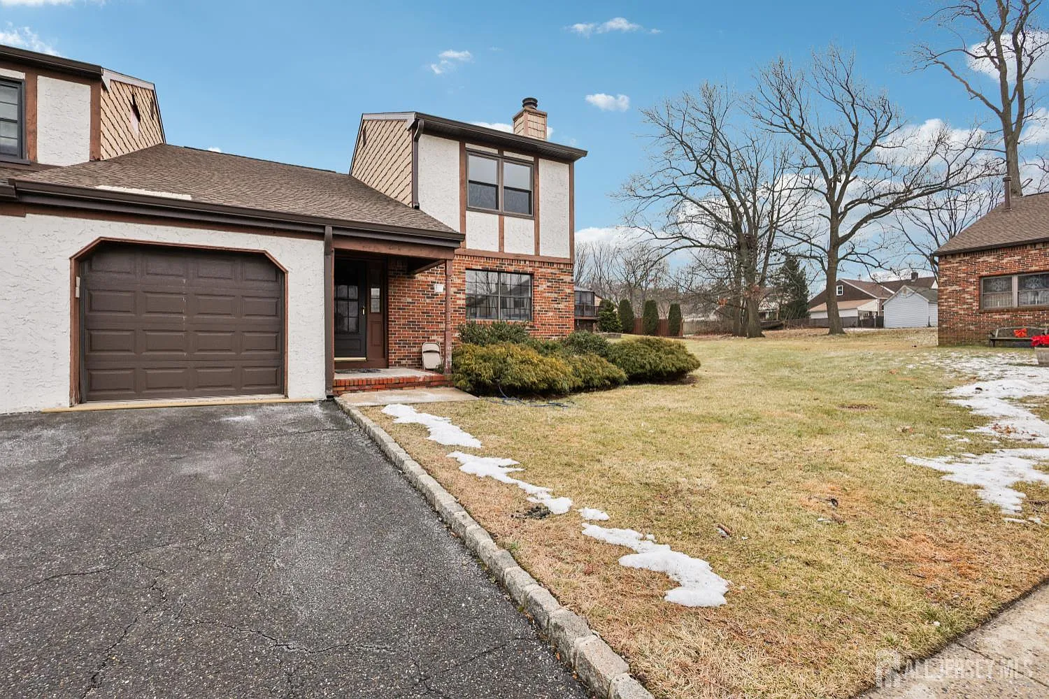 21 Wellington Ct photo 1