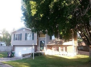 906 E Peach Blossom Cir, Sandy, UT 84094