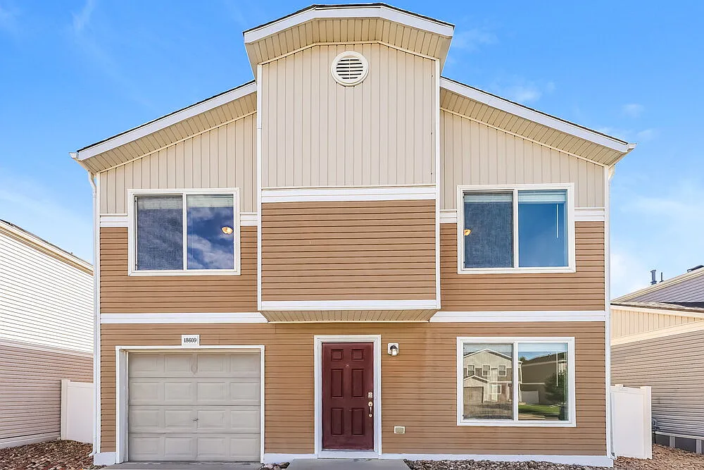 3 bed, 2.0 bath, 1444 sqft, $2,555 — Photo 1