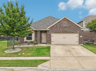 7629 Spring Dr, Watauga, TX 76148