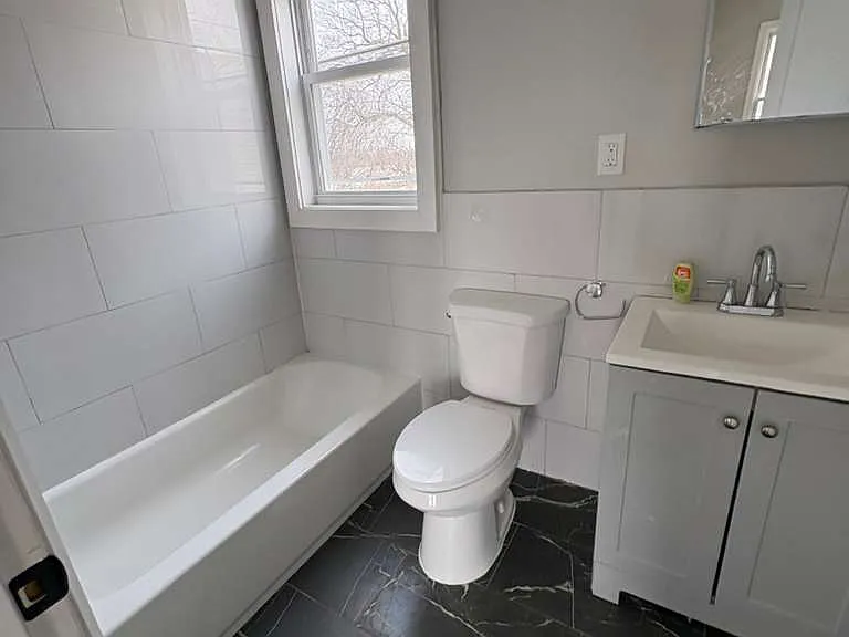 649 Grove St #3L — Photo 5