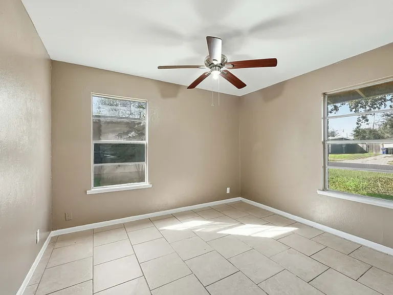 1110 Shephard Dr — Photo 6