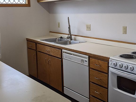 3rd image of 304 10th St N #1