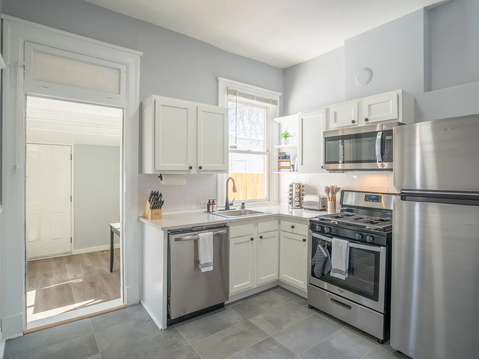 2 bed, 907 sqft, $2,750 — Photo 4