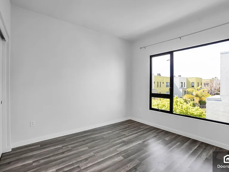 1223 Wood St — Photo 9