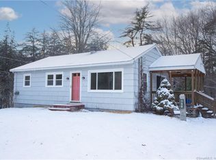 348 Pompeo Rd, North Grosvenordale, CT 06255