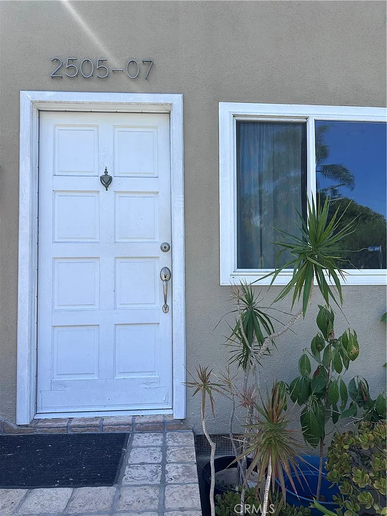 3 bed, 1200 sqft, $5,990 — Photo 1