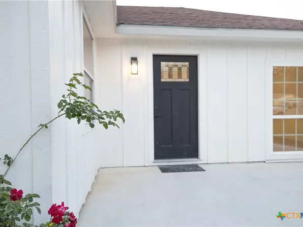 105 Burnet St, Port Lavaca, TX 77979