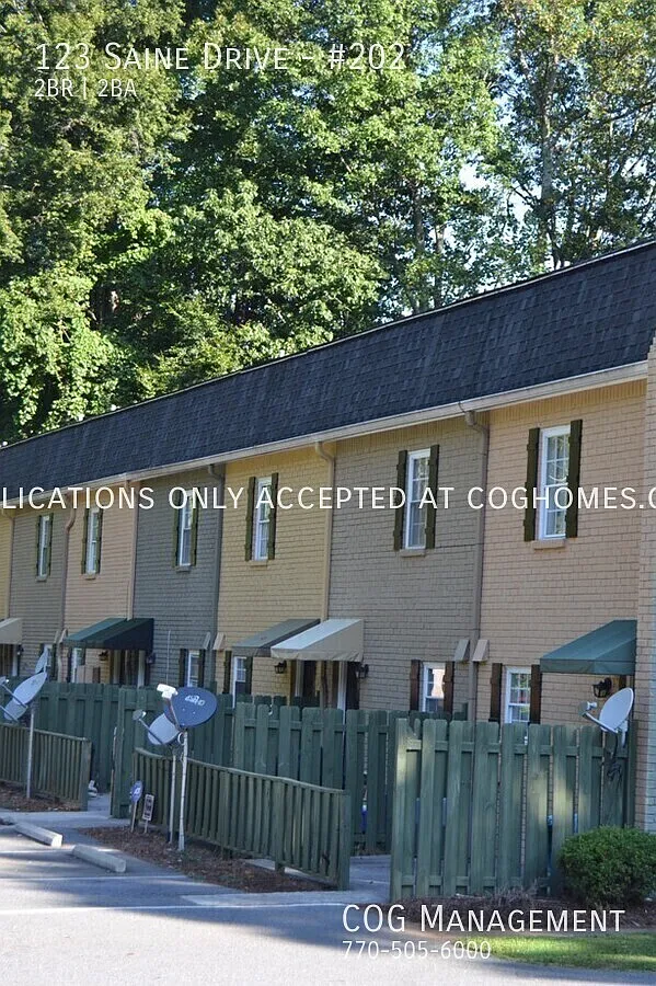 Building Photo - 123 Saine Dr SW #202