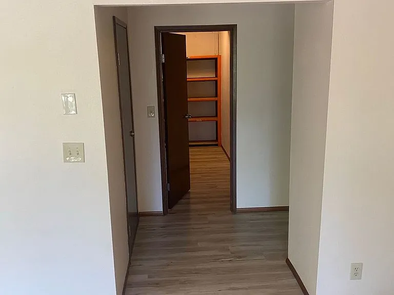 260 East 38th Avenue — Photo 8
