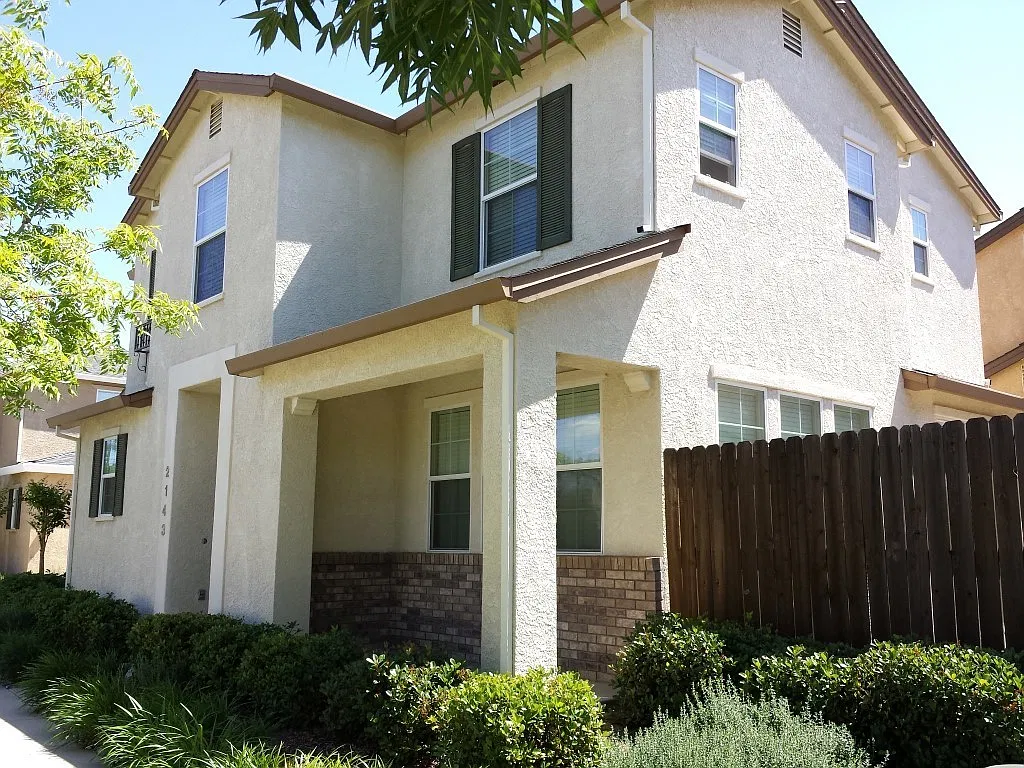 Modern Home in Shasta View Gardens — Photo 1