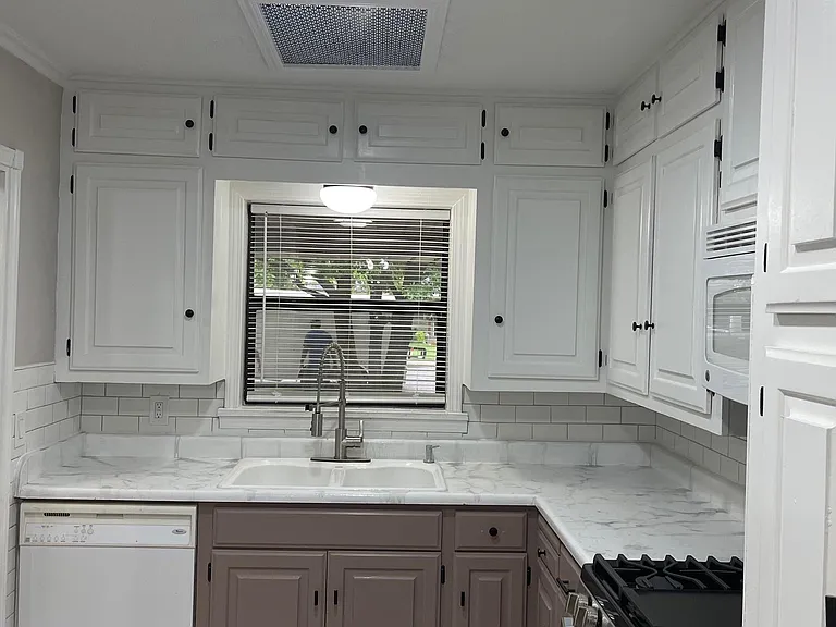 3611 Fleetwood Dr — Photo 3