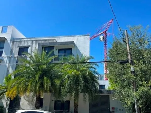 751 NW 1st St, Miami, FL