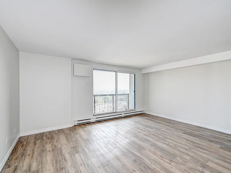 737 Ouellette Ave — Photo 13