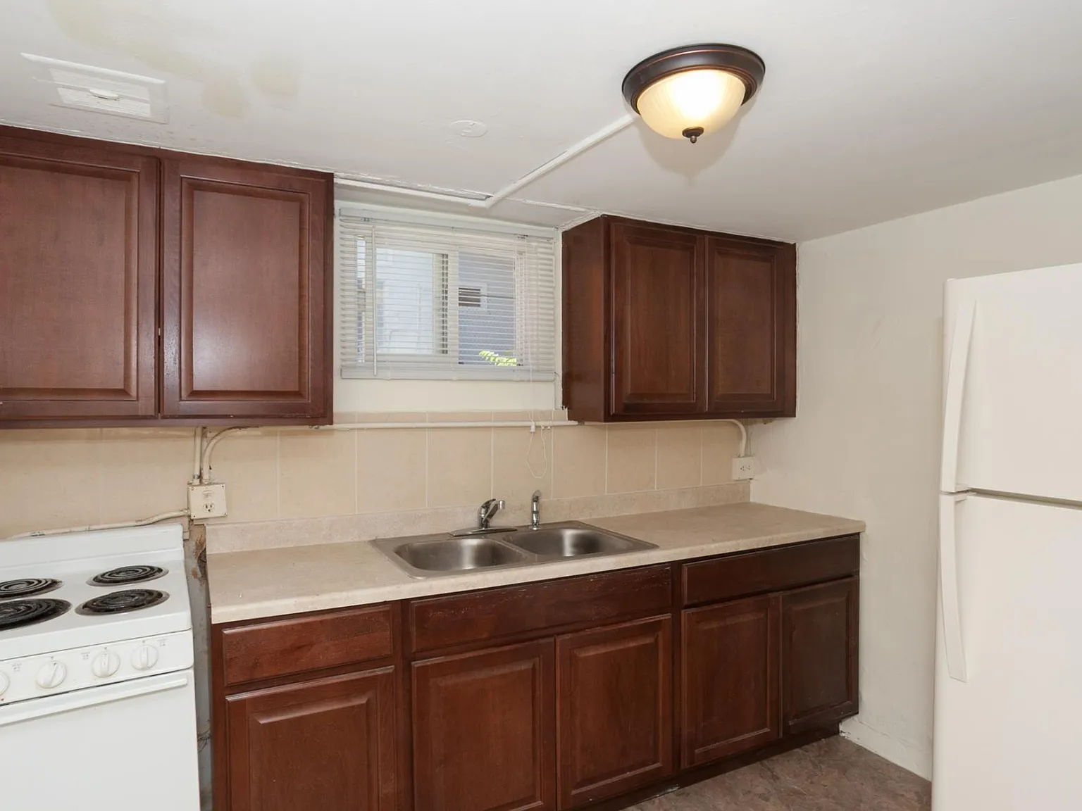 2 bed, 400 sqft, $1,100 — Photo 2