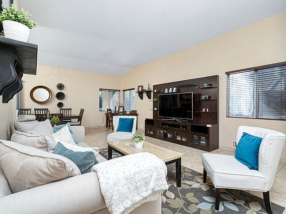 4th image of 574 Casabella Ct