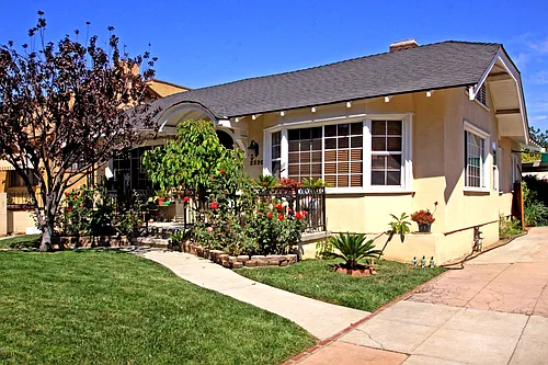 2320 S La Salle Ave Photo 1