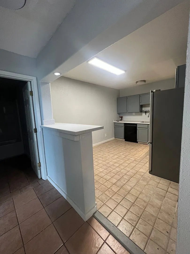 5830 Columbus — Photo 3